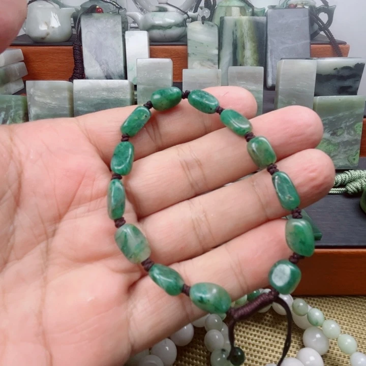 独山玉未镶嵌颈饰