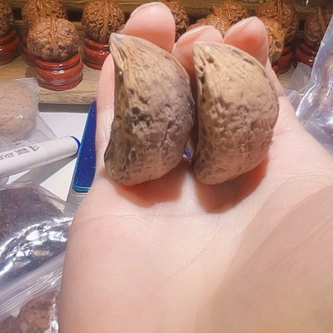 把件文玩核桃半壁带彩37左右