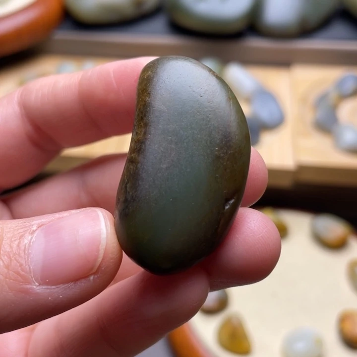和田玉未镶嵌颈饰1