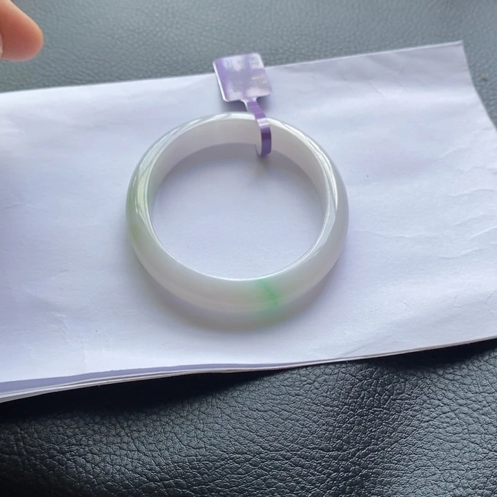 翡翠手镯未镶嵌翡翠手镯