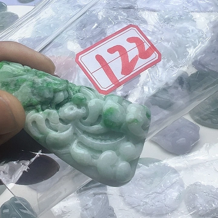 翡翠颈饰未镶嵌天然缅甸翡翠吊坠