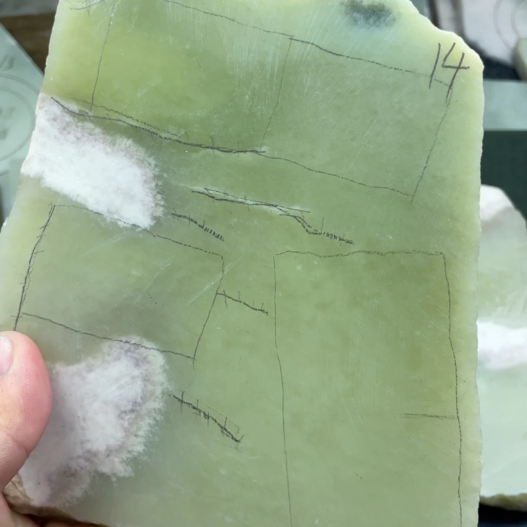 胡***。和田玉未镶嵌珠宝奇石