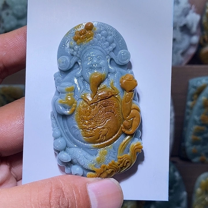 定制翡翠未镶嵌财神爷抛光3天。