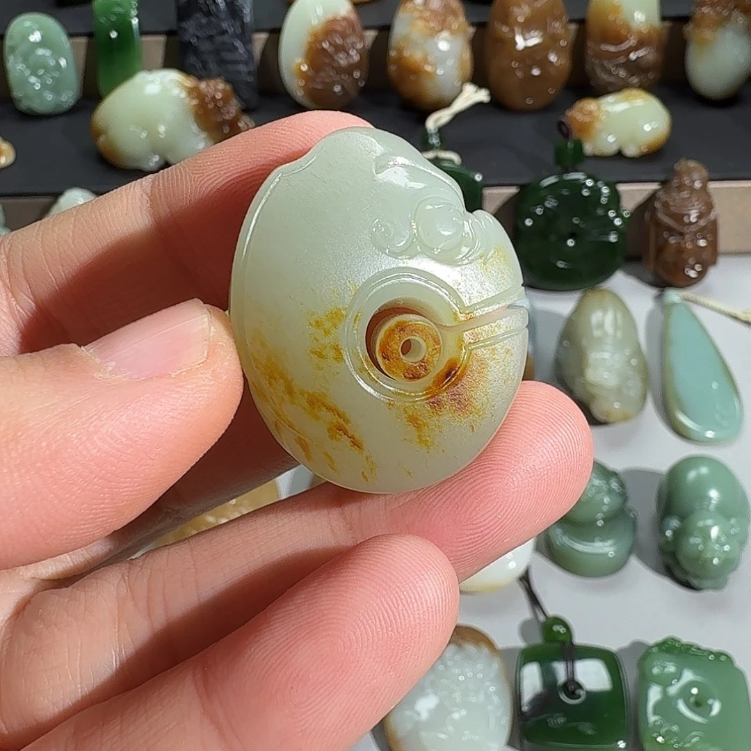 猫***t和田玉未镶嵌颈饰