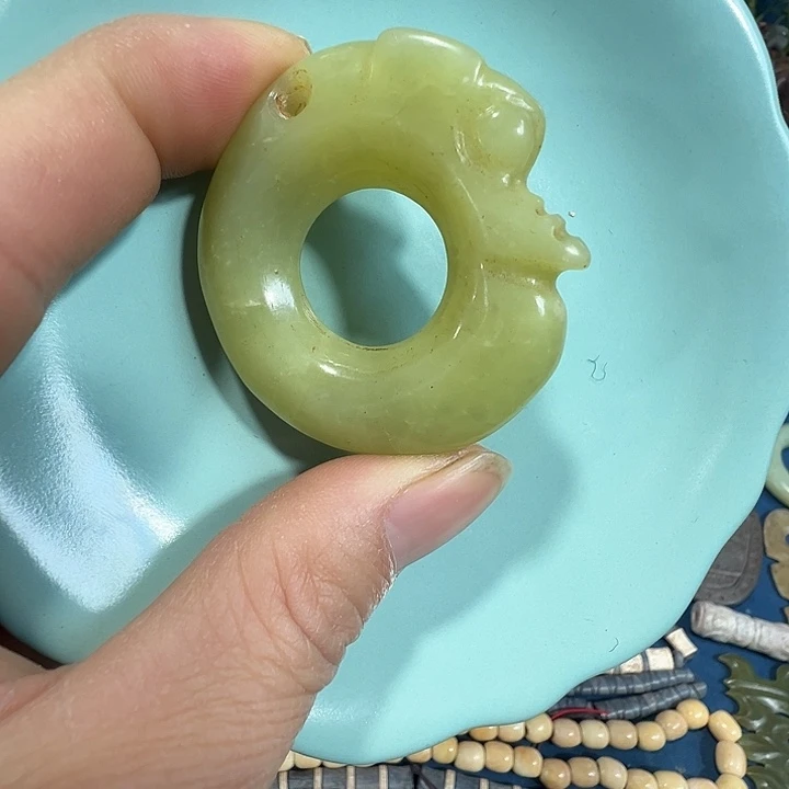 透闪石质玉未镶嵌挂件