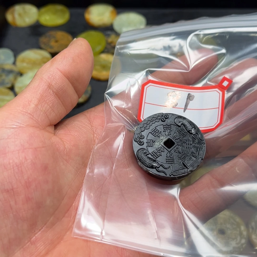 蛇纹石玉颈饰合金觉*