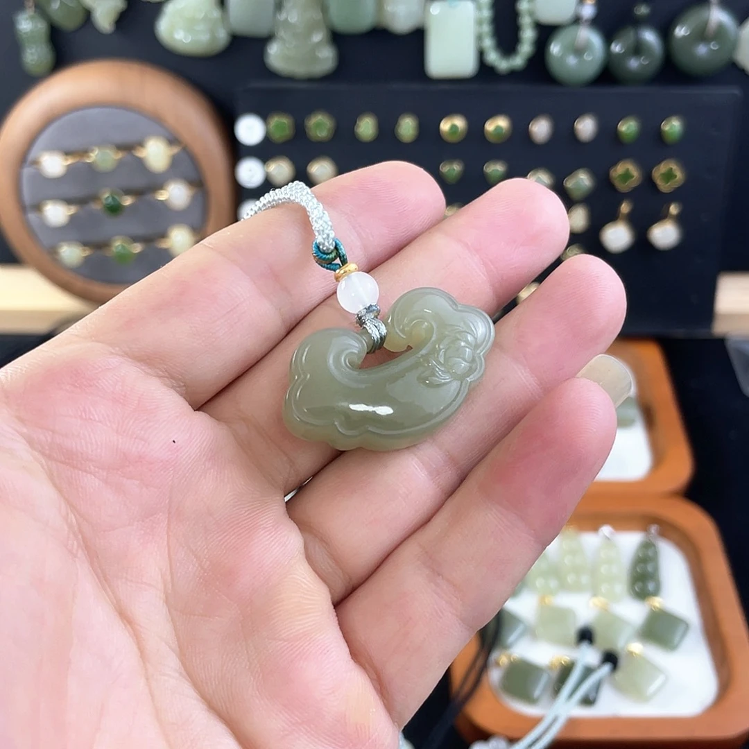 和田玉未镶嵌颈饰