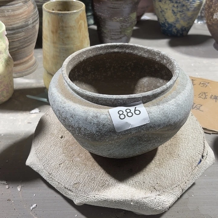 摆件陶高12，口13.5，有孔，886，