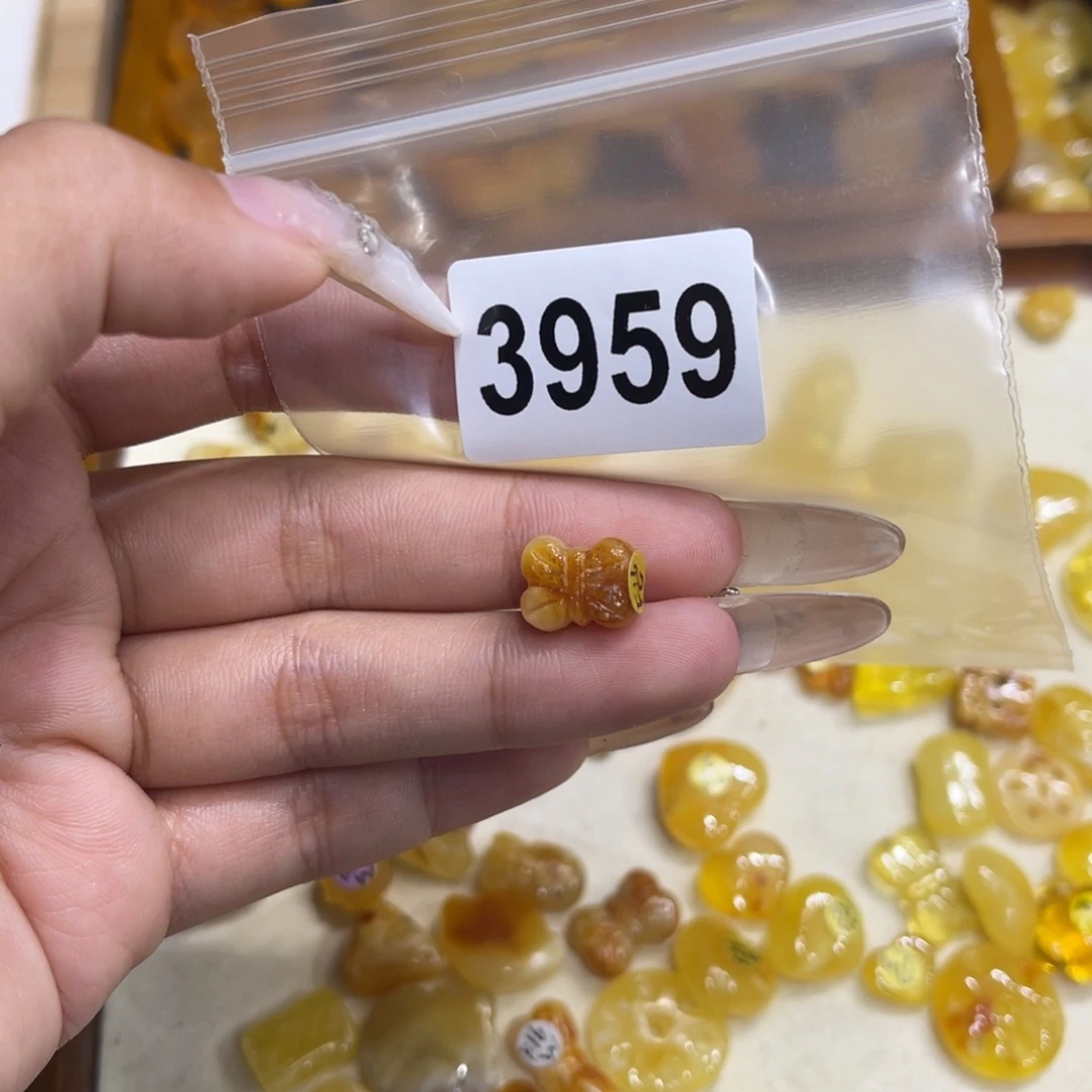琥珀未镶嵌珠宝奇石