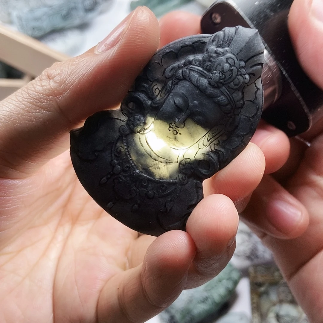 王***尼未镶嵌定制翡翠狗狗规划