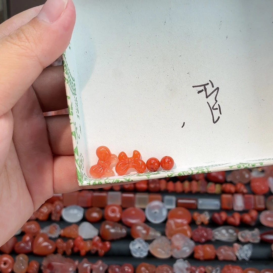 *****南红玛瑙未镶嵌颈饰2个蝴蝶结➕6咪单珠2颗