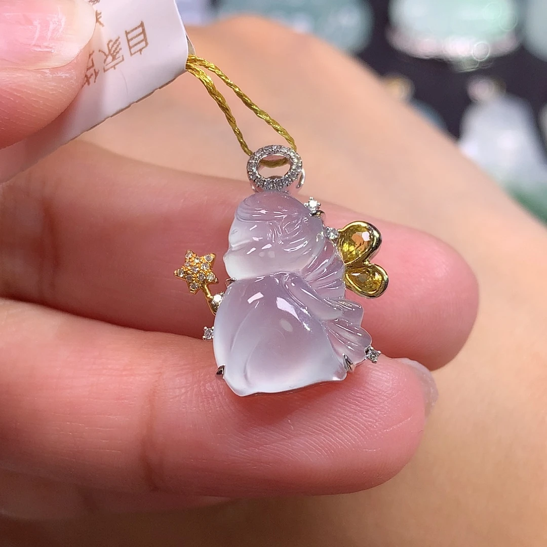 翡翠18K金镶嵌颈饰仙子