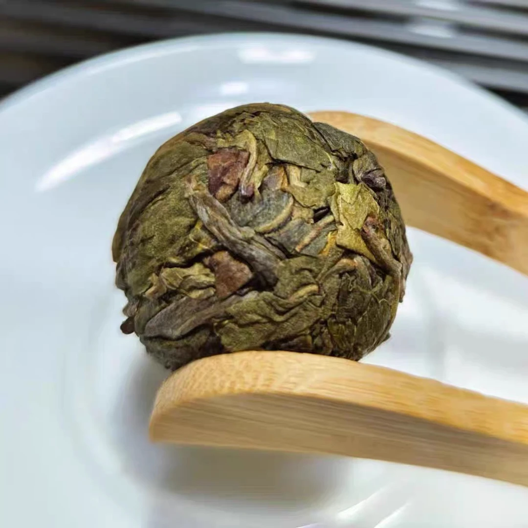 50颗冰岛黄金叶龙珠茶农直销普洱茶生茶龙珠