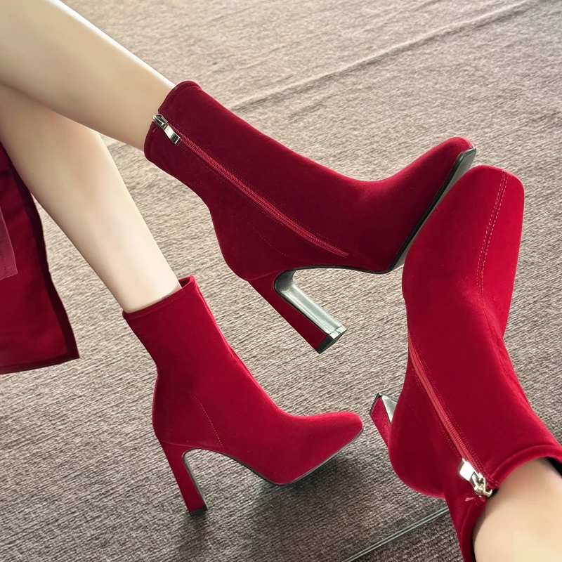 新娘鞋婚鞋冬季红色靴子2025新款高级感冬天加绒秀禾高跟鞋短靴女
