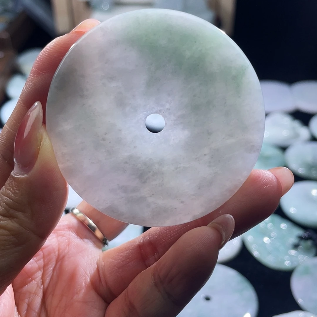 燕***子翡翠未镶嵌颈饰平安扣