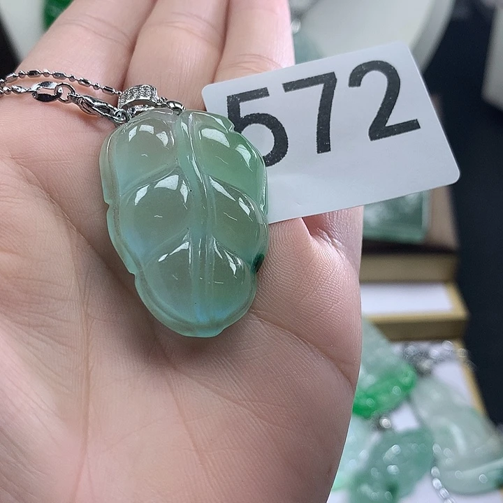 吊坠(赠链)未镶嵌翡翠