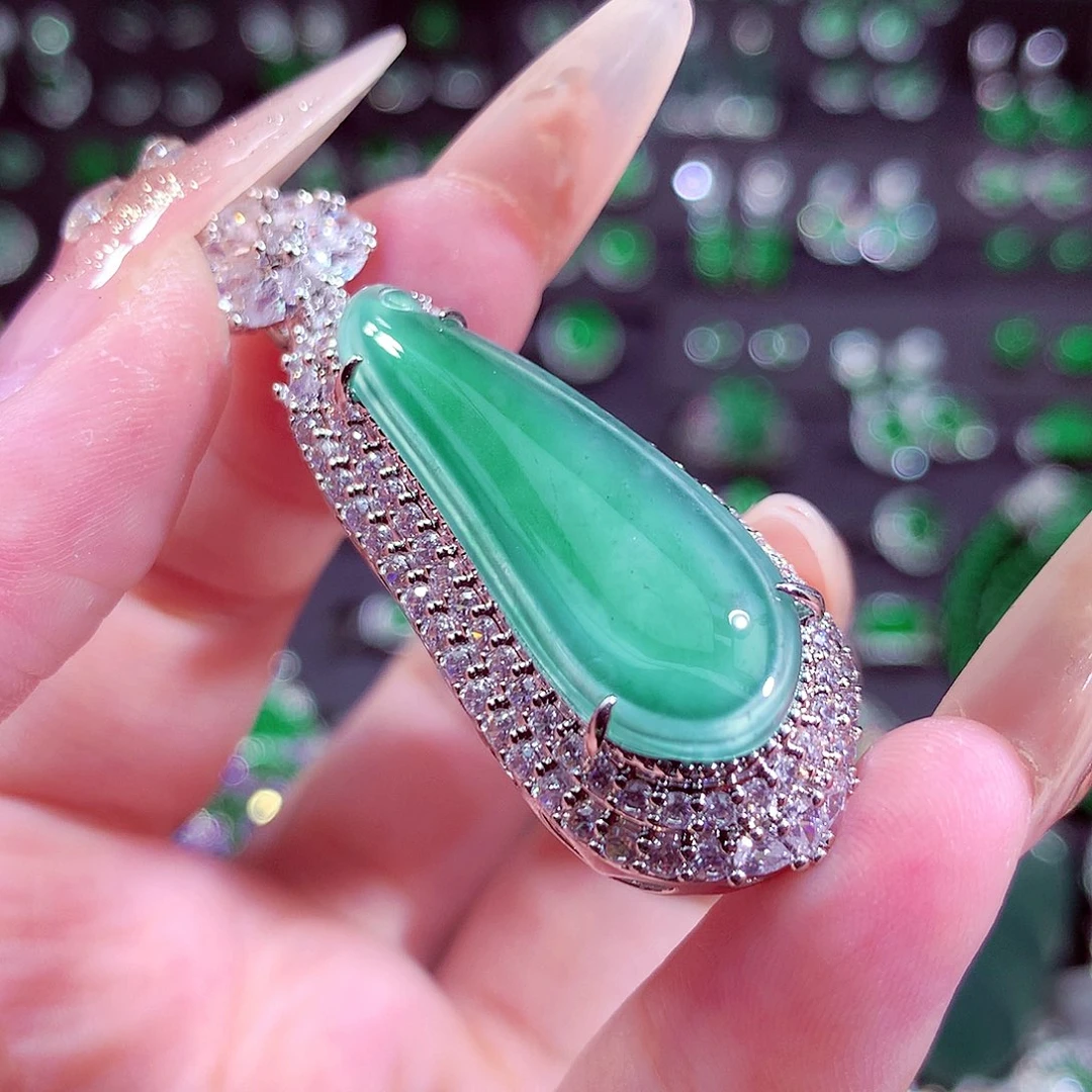 翡翠未镶嵌颈饰挂件