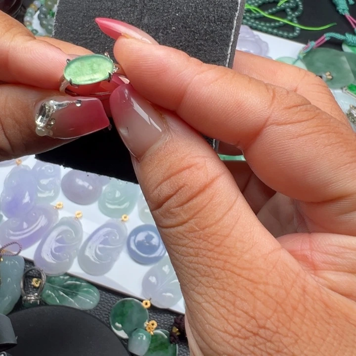 翡翠未镶嵌颈饰08