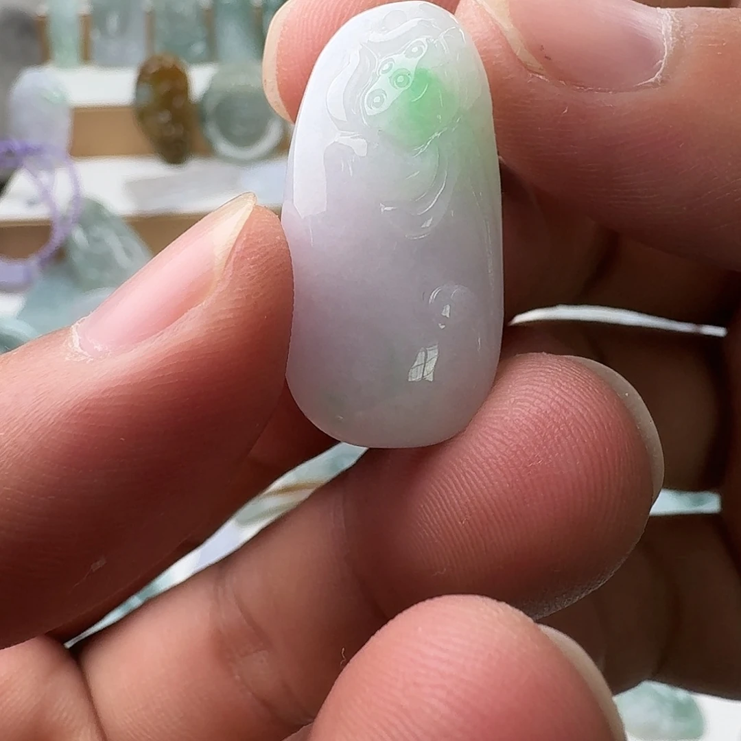 翡翠未镶嵌颈饰97