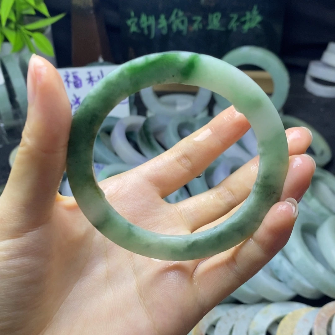 定制翡翠未镶嵌手镯