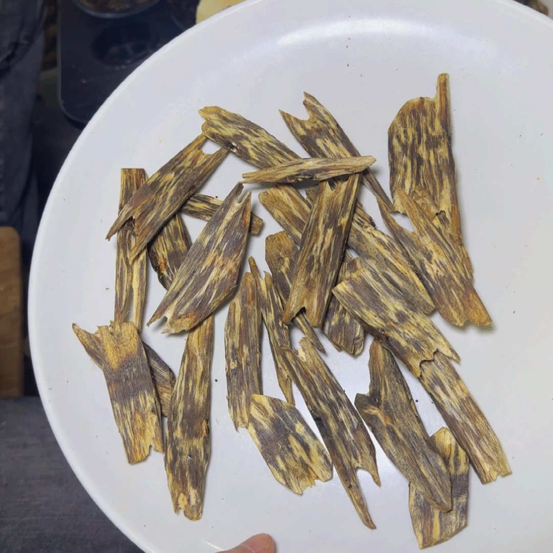 衍***淼沉香东江绿精品块料发一份