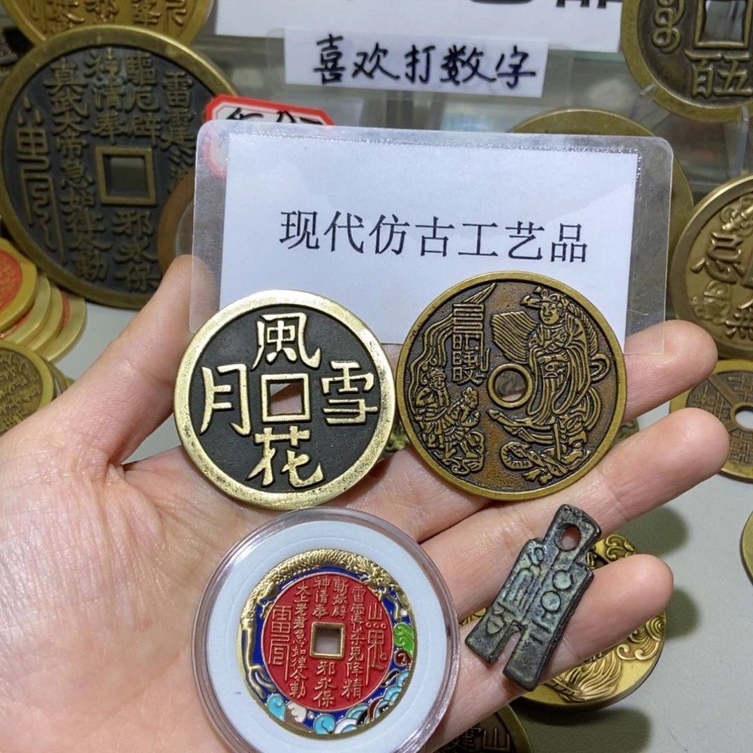 铜南***情现代工艺品现代文创品