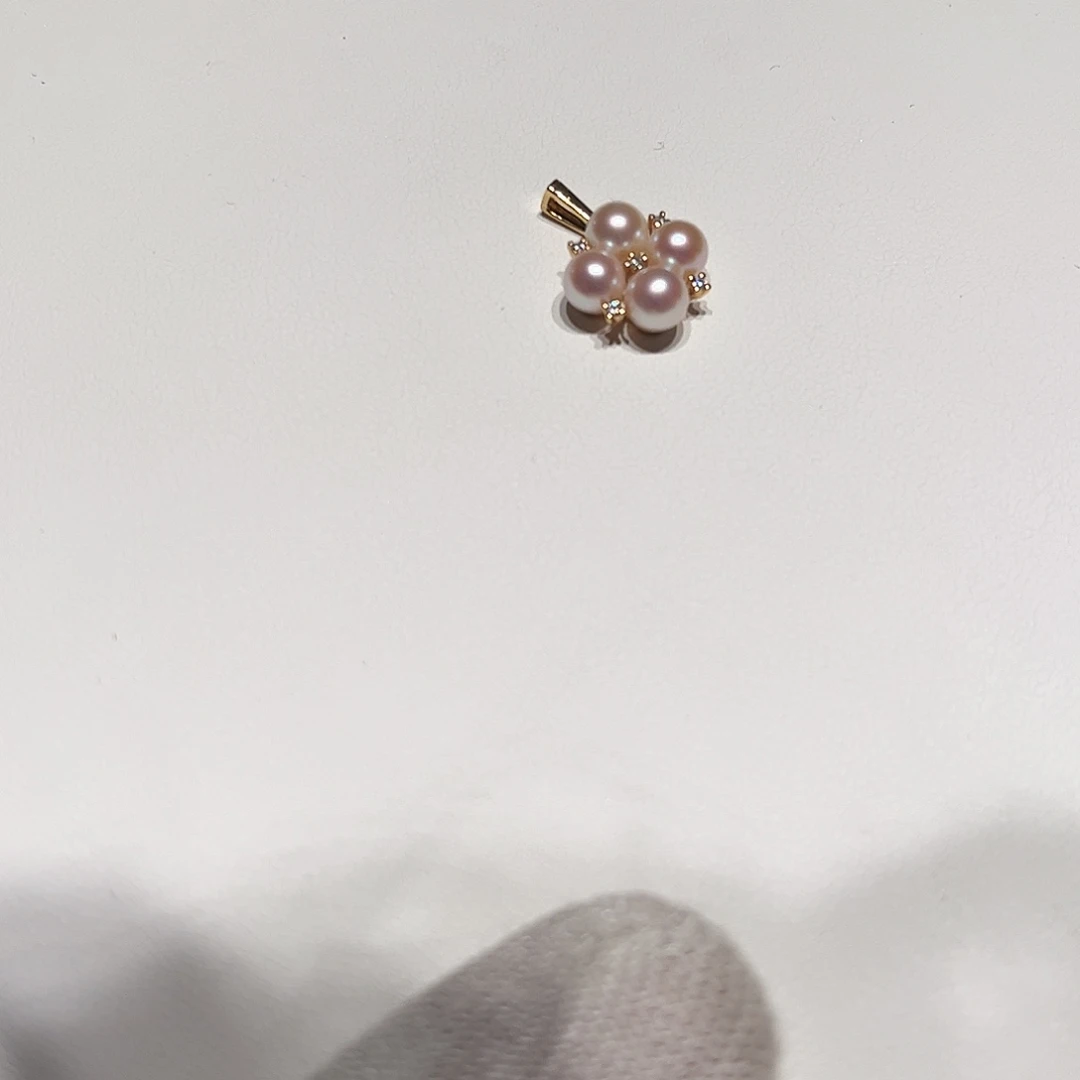 18K金镶嵌颈饰海水珍珠