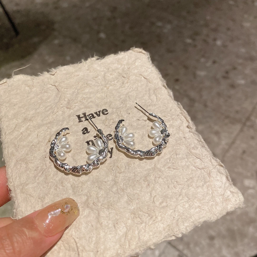 铜合金仿珍珠耳饰 法式气质简约叶子C型耳钉耳环网红时尚百搭耳饰