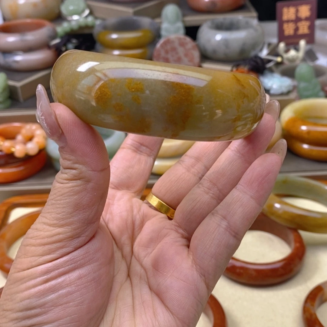 【闪购商品】未镶嵌手镯石英岩玉小*粥