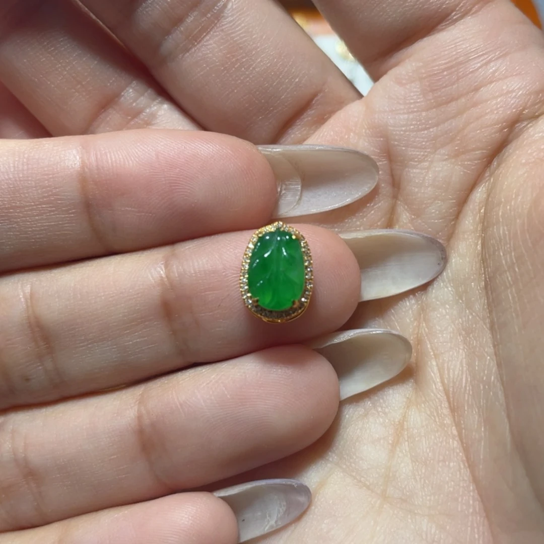 【闪购商品】颈饰18K金镶嵌翡翠