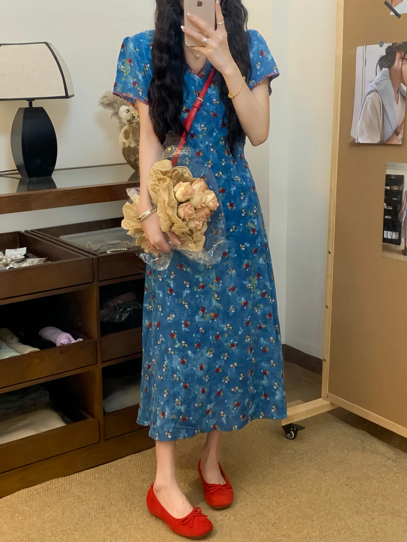 ②扎染刺绣气质v领碎花显瘦度假风小众设计感蓝色连衣裙8236#A