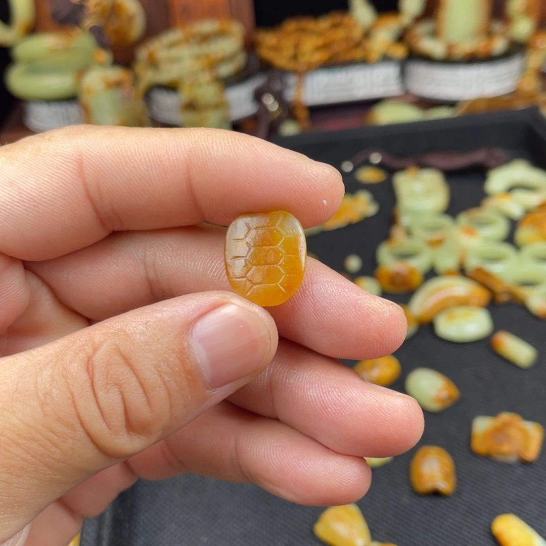 子***休岫岩河磨玉（透闪石质玉）未镶嵌吊坠(不含链)