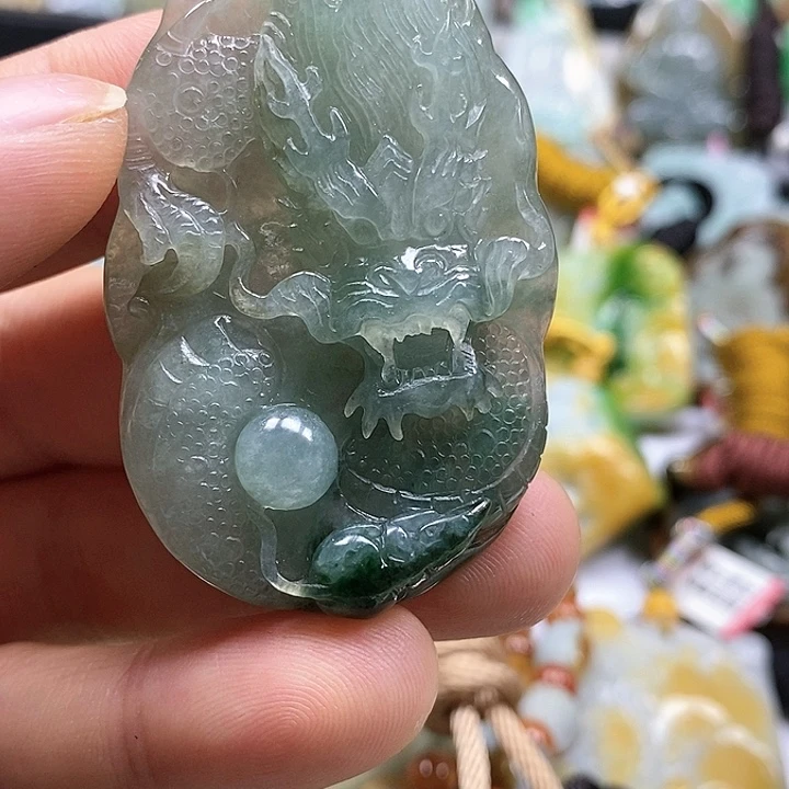 翡翠颈饰未镶嵌吴**哥