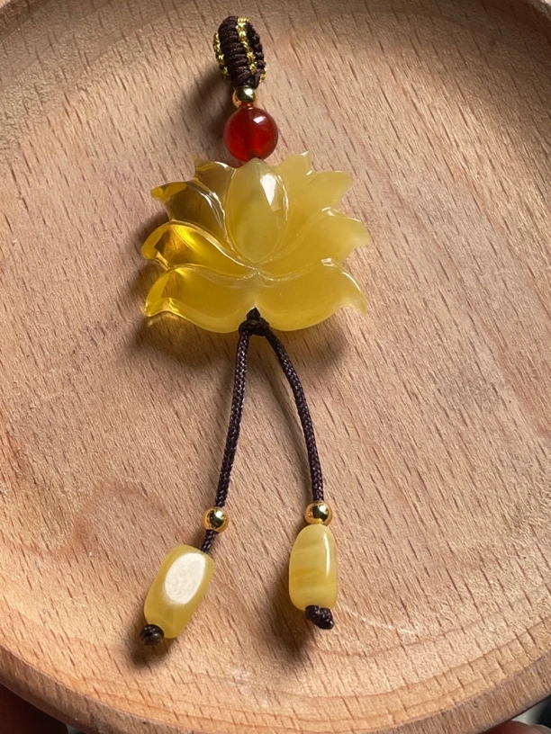 三八女神节蜜蜡吊坠莲花背云3.66g30.3-20.3-9.9