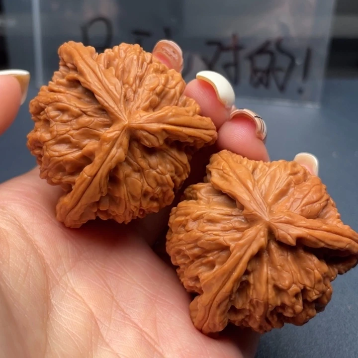 网***了文玩核桃吊坠白狮子