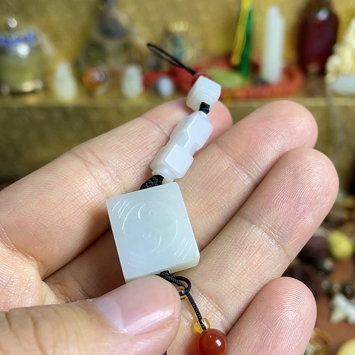 【闪购商品】未镶嵌和田玉车挂吉**意