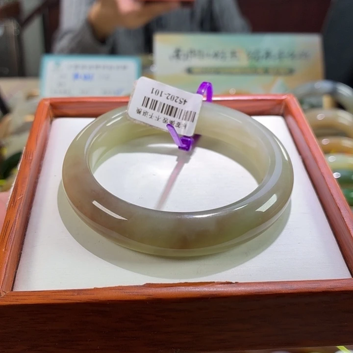 未镶嵌手镯和田玉11.  55