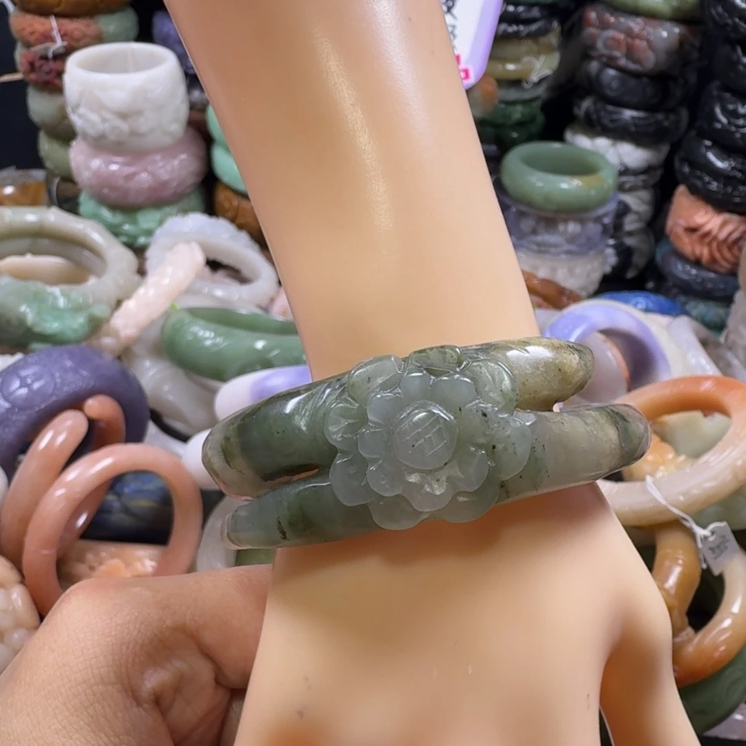 石英质玉（佘太翠）未镶嵌手镯26，54，不退换