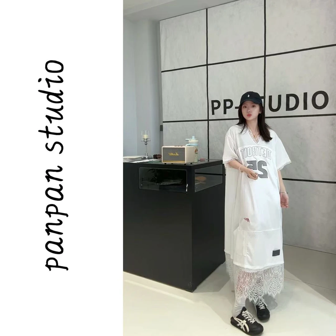 潘潘/2025夏季新款白色V领薄款水溶刺绣25号球衣连衣裙