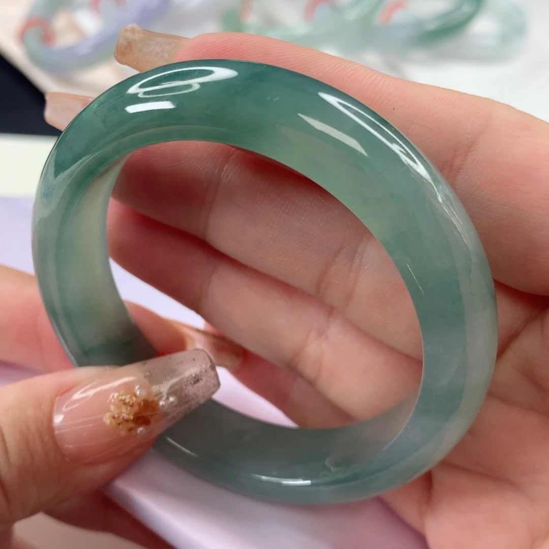 翡翠手镯未镶嵌51.9圈口