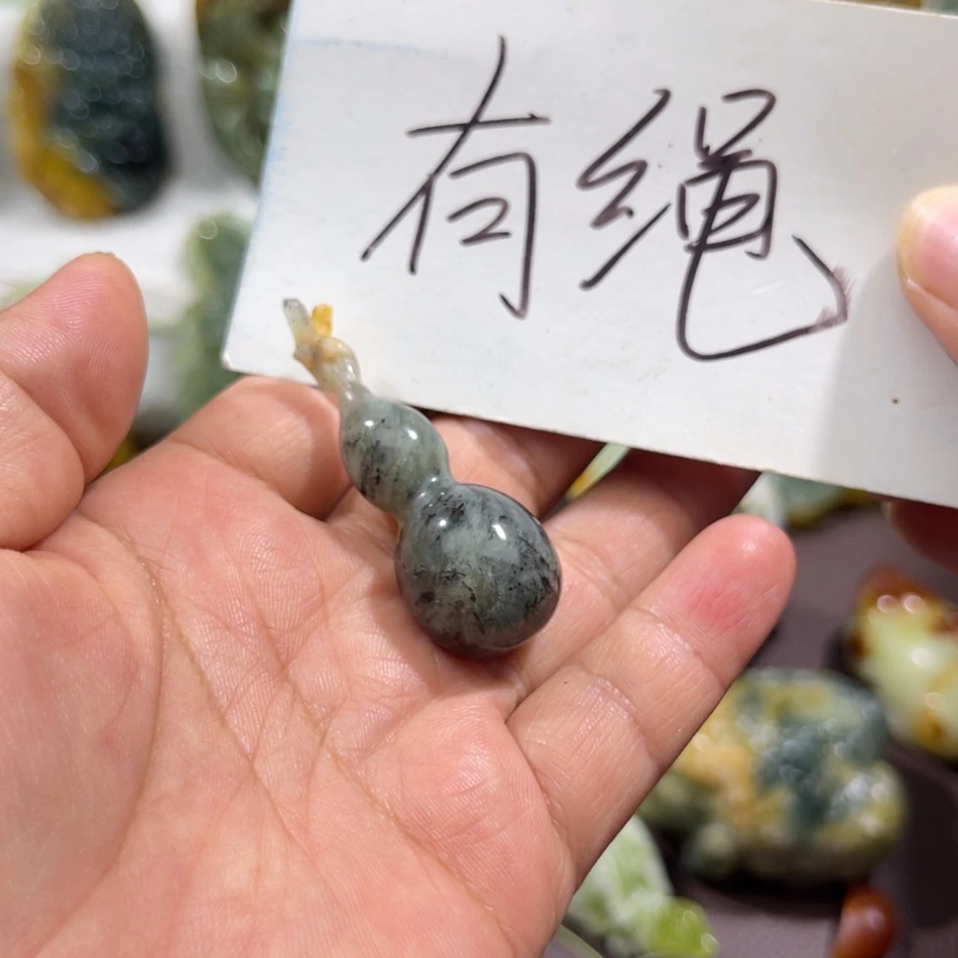 未镶嵌蛇纹石玉颈饰