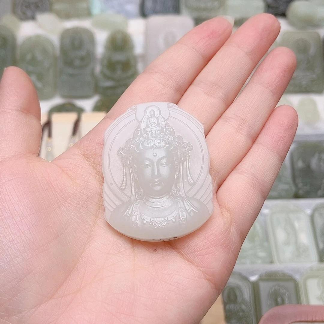 东***馆和田玉未镶嵌颈饰