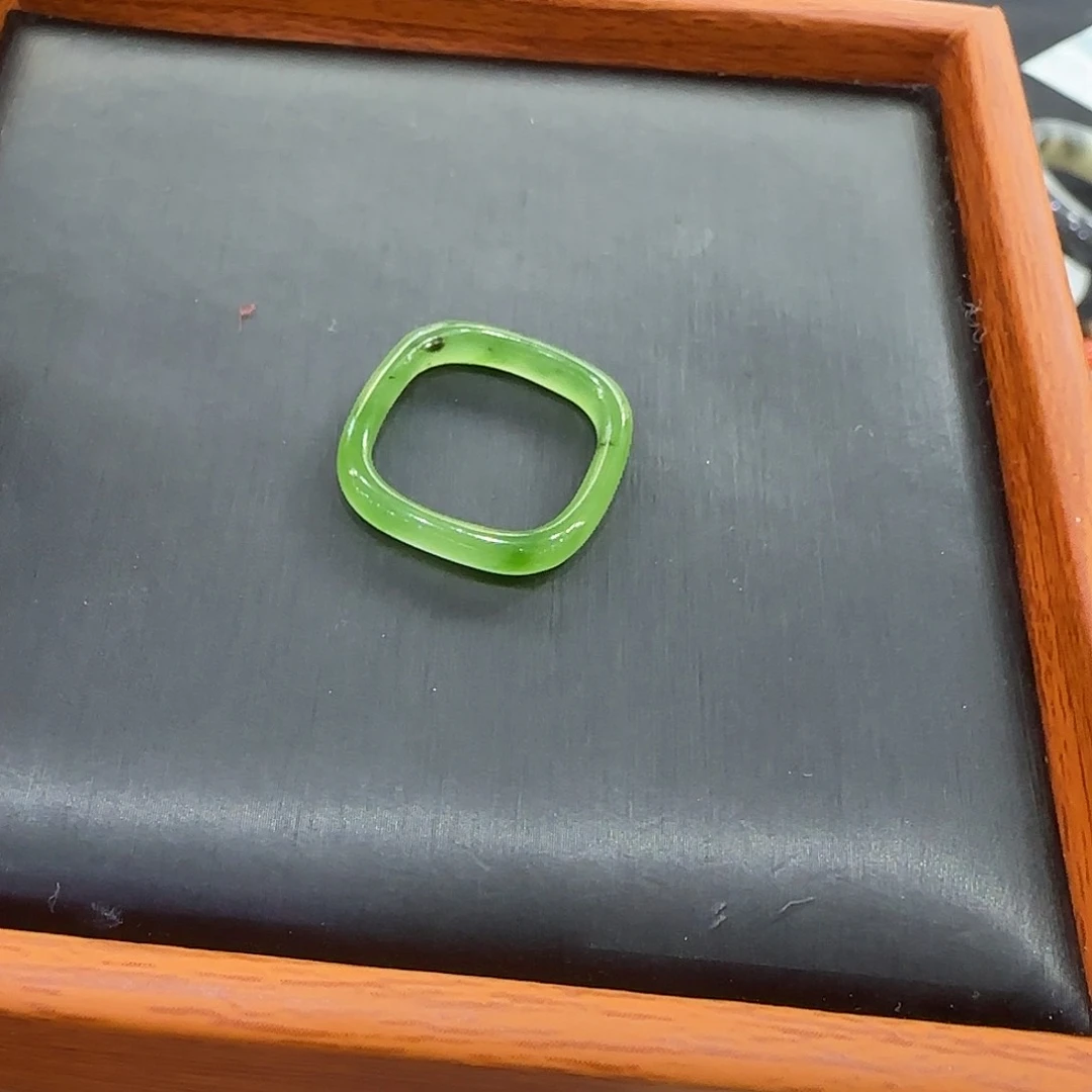 和田玉戒指未镶嵌时****案