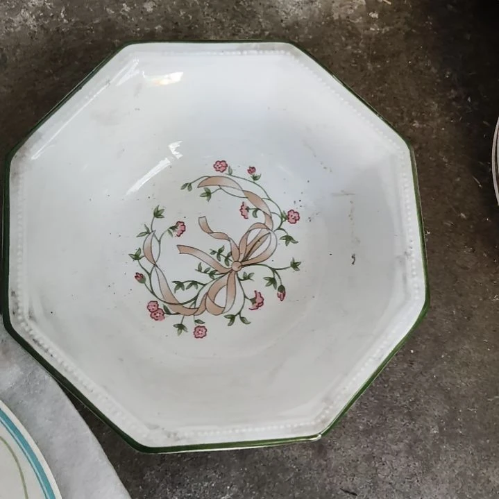 陶瓷盘子碗啥都有