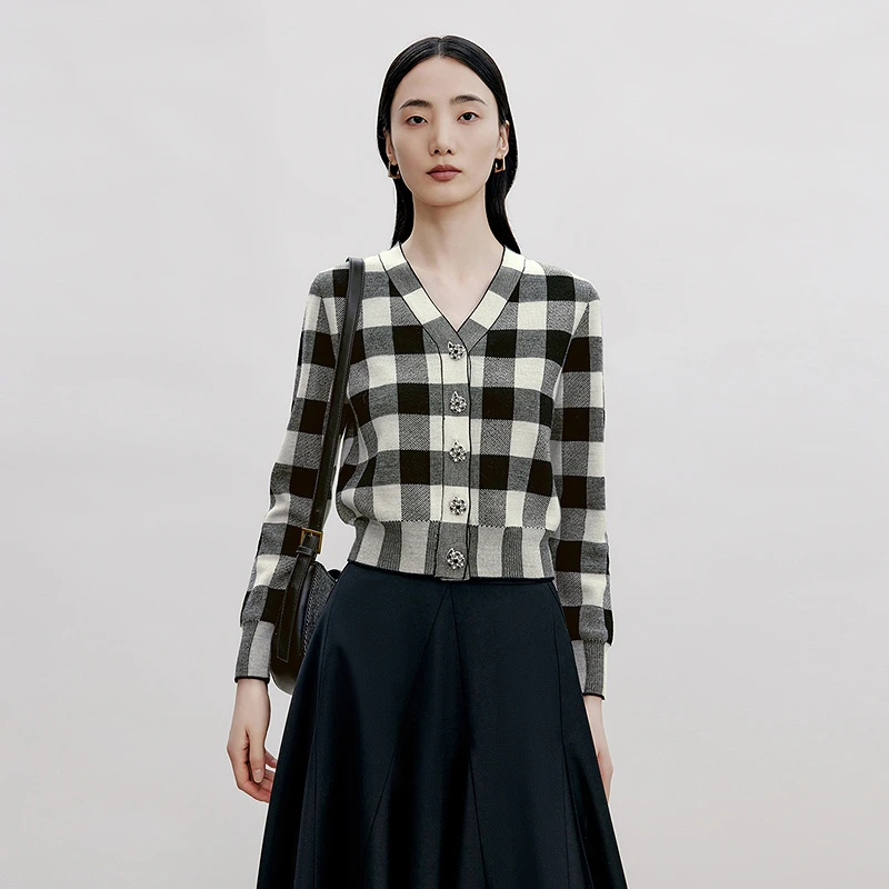 LANCY/朗姿秋季时尚复古羊毛黑白格针织开衫女v领法式上衣女