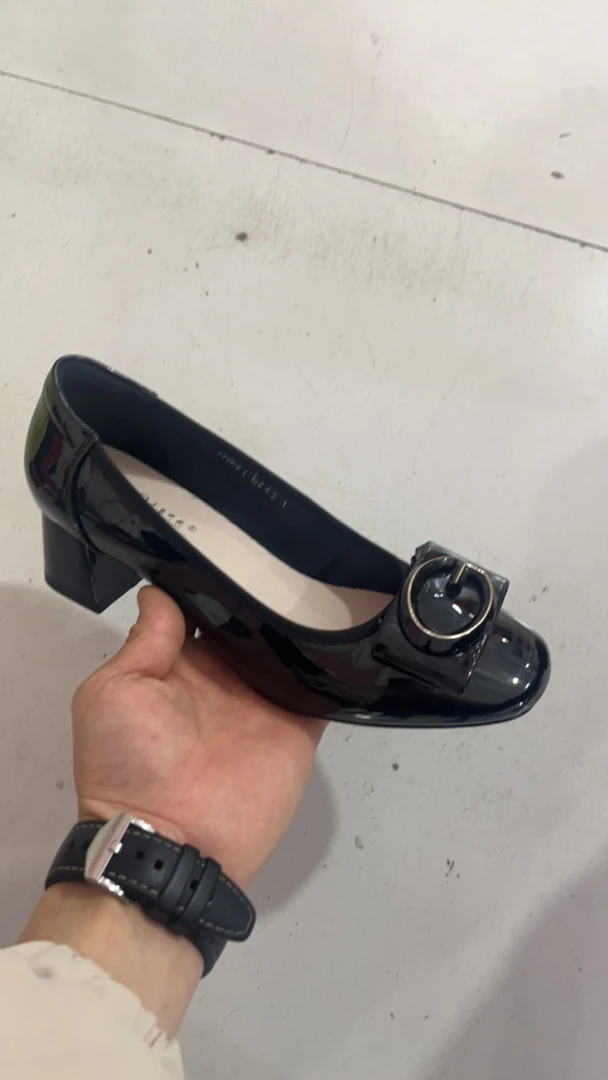 77992牛漆皮百搭单鞋