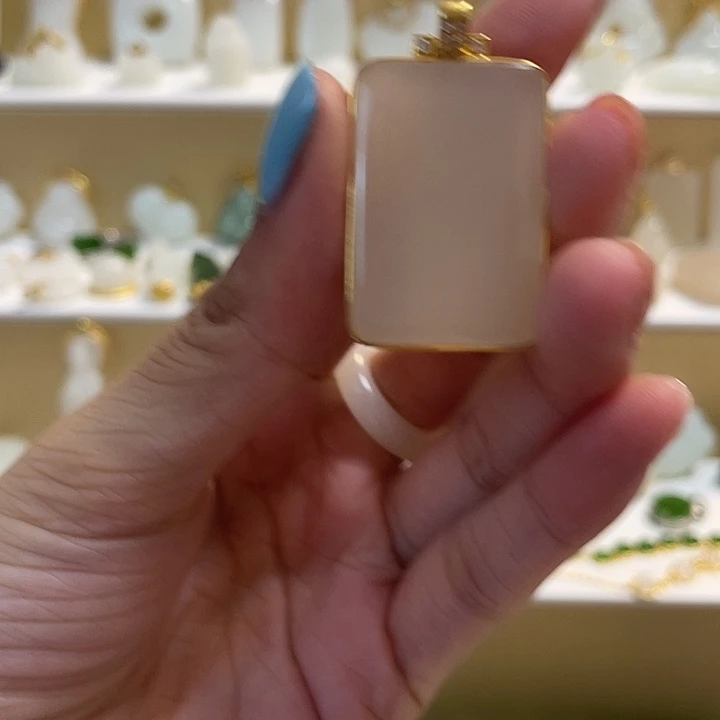 和田玉18K金镶嵌颈饰