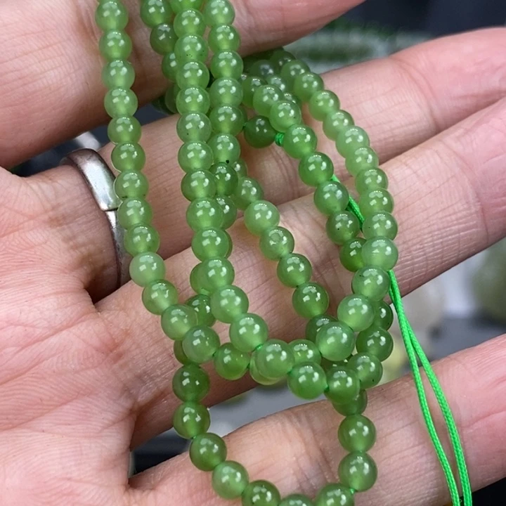 和田玉颈饰未镶嵌时****。
