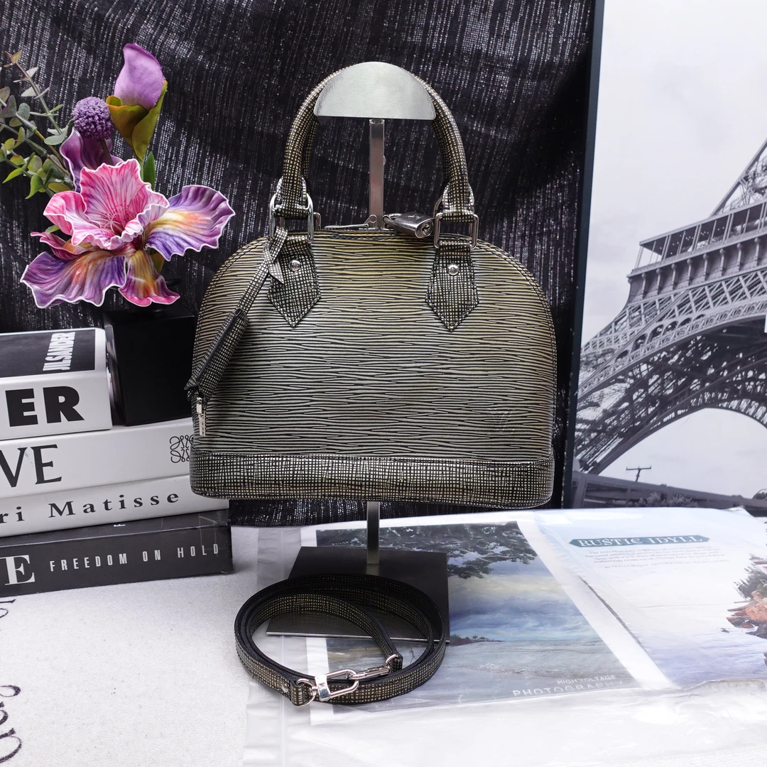 95新 LouisVuitton/路易威登 单肩包/T20339438