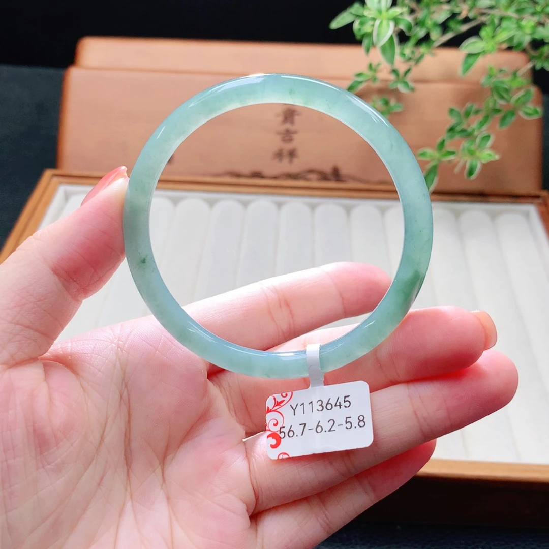 未镶嵌手镯（圆镯）翡翠